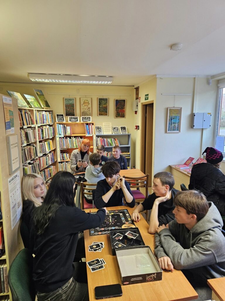 Spalio 22 d. Neveronių bibliotekoje vyko stalo žaidimų popietė, skirta Disleksijos supratimo mėnesiui paminėti