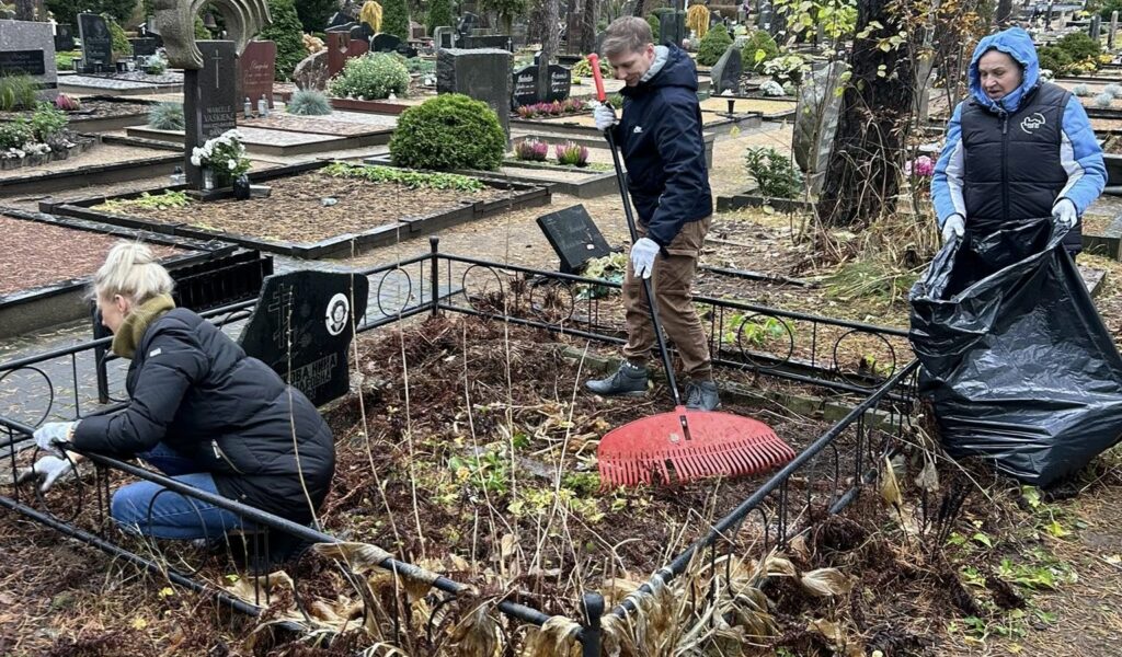 "Viena uždegta žvakelė - viena sušildyta siela"