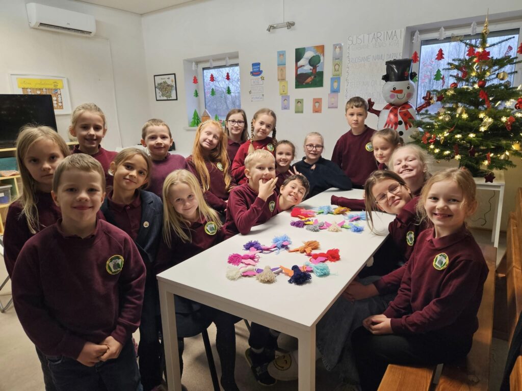 Neveronių laisvalaikio salė pasidalijo gerumu - Neveronių vaikų dienos centro vaikus nudžiugino ypatinga „Gerumo angelų“ edukacija