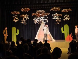 Domeikavos laisvalaikio salėje viešėjo Telšių Žemaitės dramos teatras